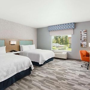 Queen Room Bath Tub Mobility Access or Non-Smoking